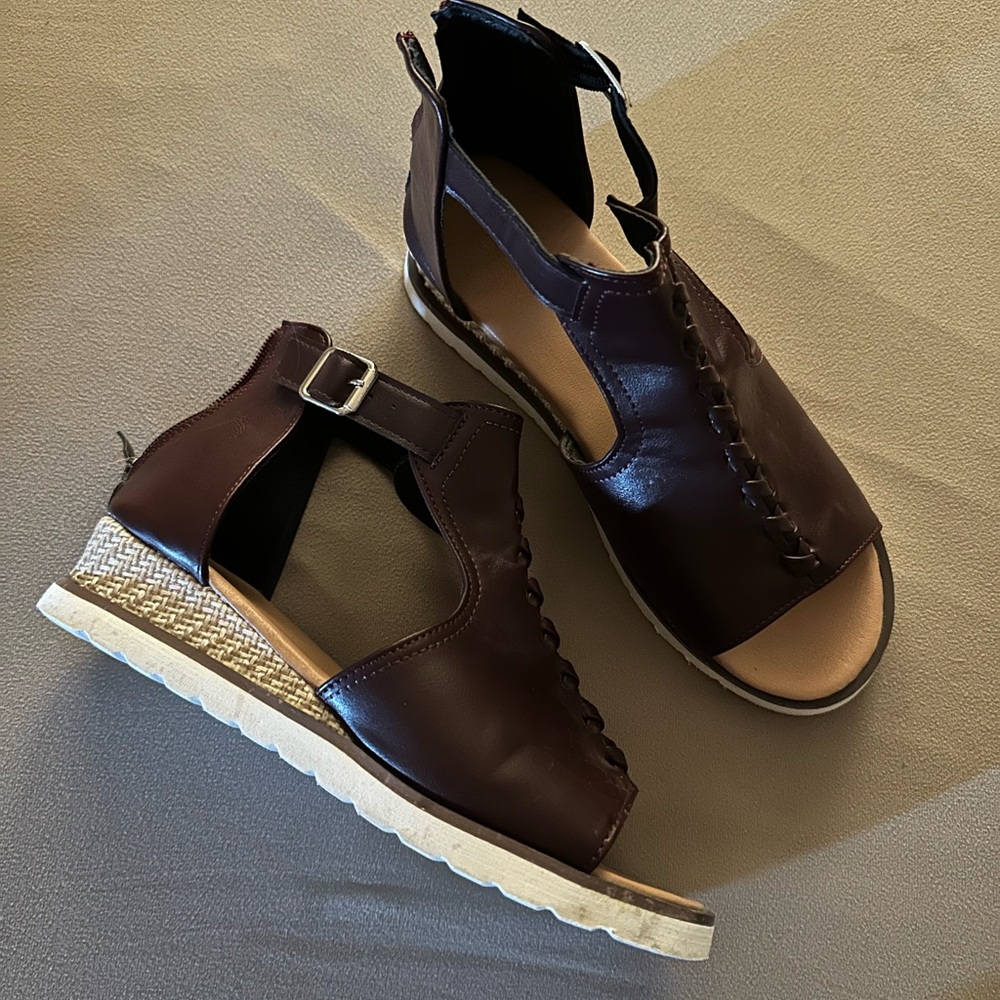 Elegant Brown Sandals